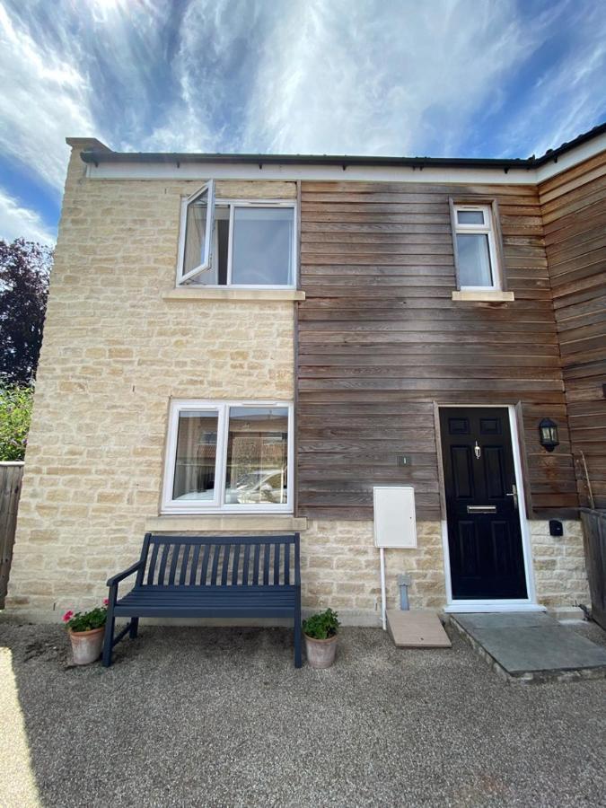 Burgess Yard 2-Bedroom Cottage, Bath Exterior foto
