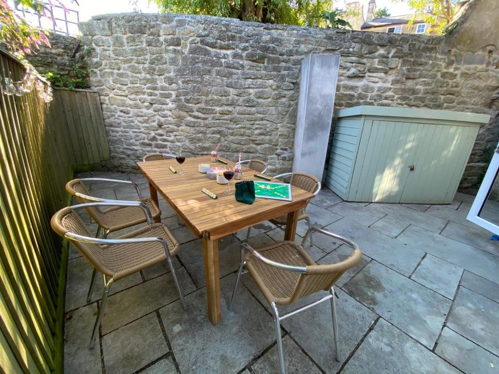 Burgess Yard 2-Bedroom Cottage, Bath Exterior foto